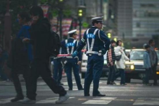 违法停车告知单不去交警队处理会怎么样？