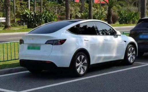 modely属于什么级别车(ModelY：豪华SUV的代表)